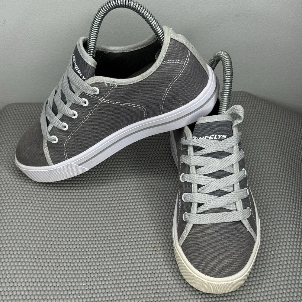 Heelys Canvas Low‎ Top Gray Skate Shoes Sneakers Men's Size 4 Lace Up Wheels